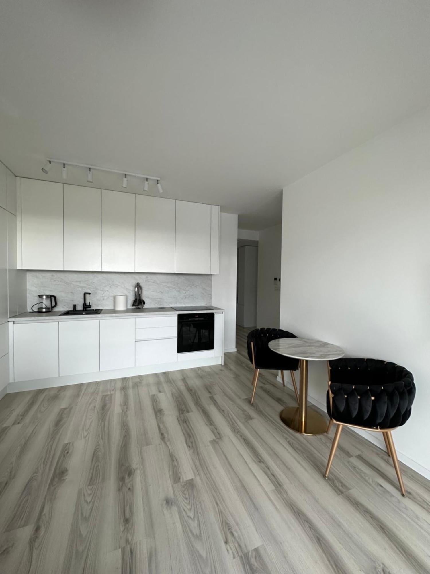 Ein Park Apartment With Free Parking Bratislava Esterno foto